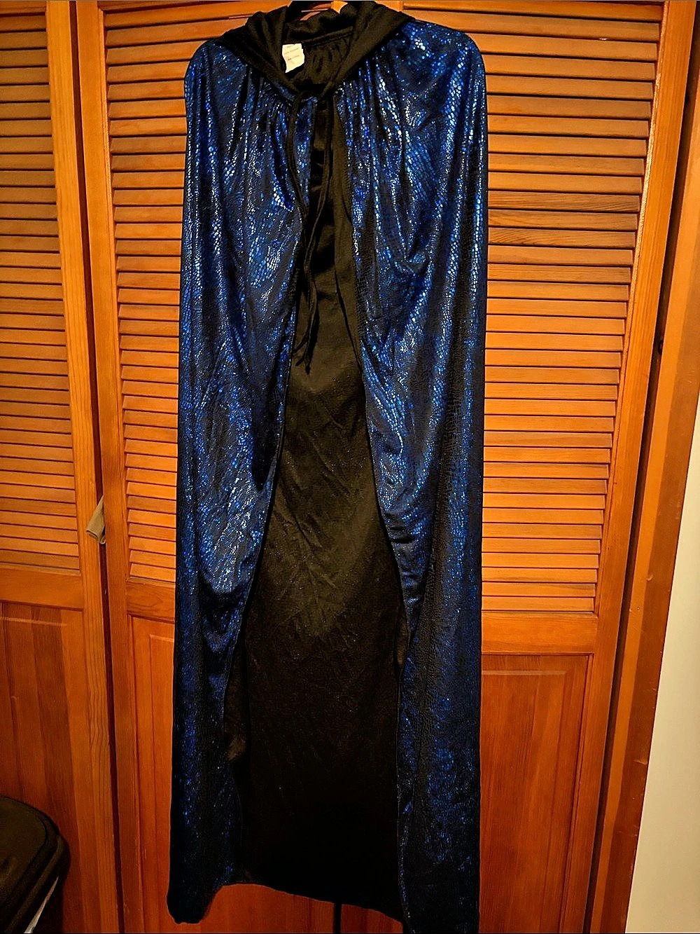 GRAJTCIN Holographic Hooded Cape in Blue, 150cm (59”), Like New